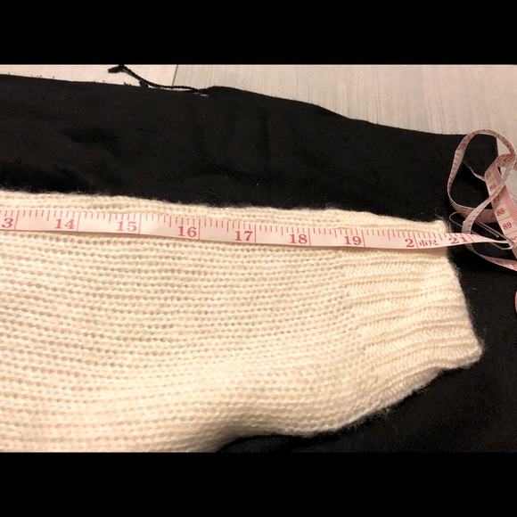 NEW - Button Front Crocheted Knit Flowers Pattern Cardigan Sweater - Picture 12 of 13